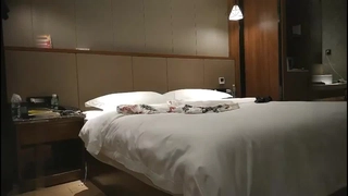 配置英文大战美国留学生，身材跟颜值都是一流！