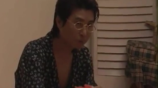 结婚、生过小海、离异的最骚美少妇：爆乳大奶、短发气质妈妈，乳交、坐骑老王舒服叫春，一番猛插射美臀上！