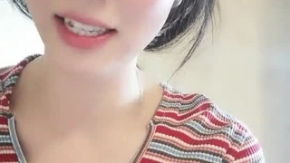 刚刚破处不久逼还很紧的初中毕业妹子天天在男朋友家里操逼