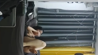 大学生Zoe在热门视频中骑着她的高潮之路