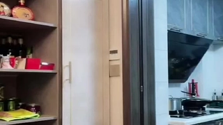 [本土精选] 仓本C仔 迷失在沙发上的黑丝袜美眉~操到美眉忍不住喊：?我受不了了~你快点！快点给我！快！?