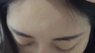 金发联谊会姐姐从她的兄弟那里接受性爱