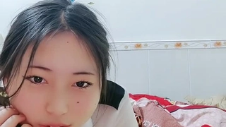 哥伦比亚继妹被抓到自慰,最后被操了